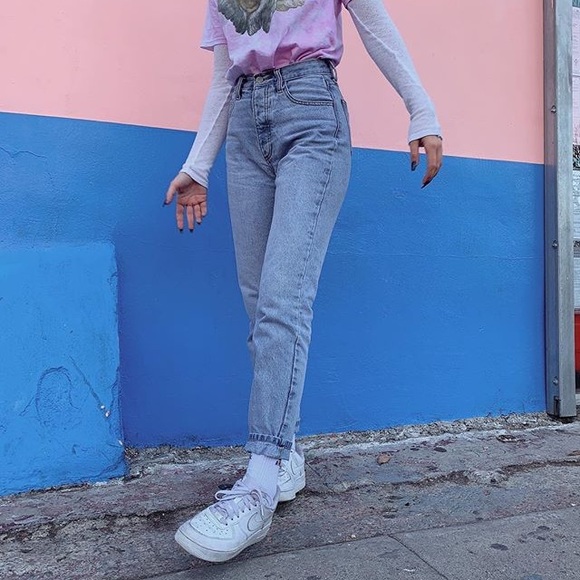 ❌❌SOLD❌❌ Brandy Melville Jane Light Wash Jeans - Picture 3 of 8